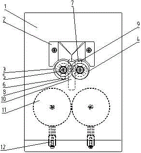 Conveying and impurity-removing device of on-line grain moisture meter