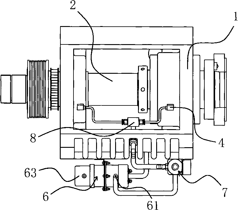 Lubricating device of head stock in universal machine tool