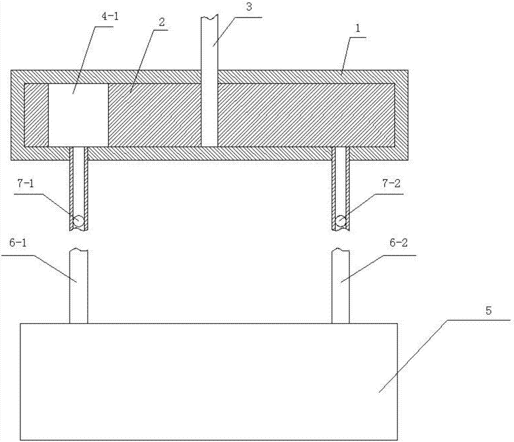 Device capable of generating kinetic energy by enhancing water hammer effect