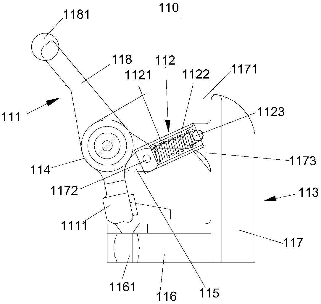 A chain clamp type transmission mechanism and a chain clamp type transmission device for wet separation membrane extraction of a lithium ion battery