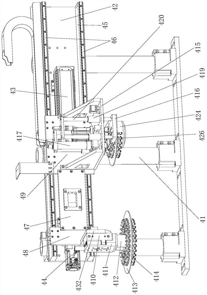 Spoon distributing and moving assembly