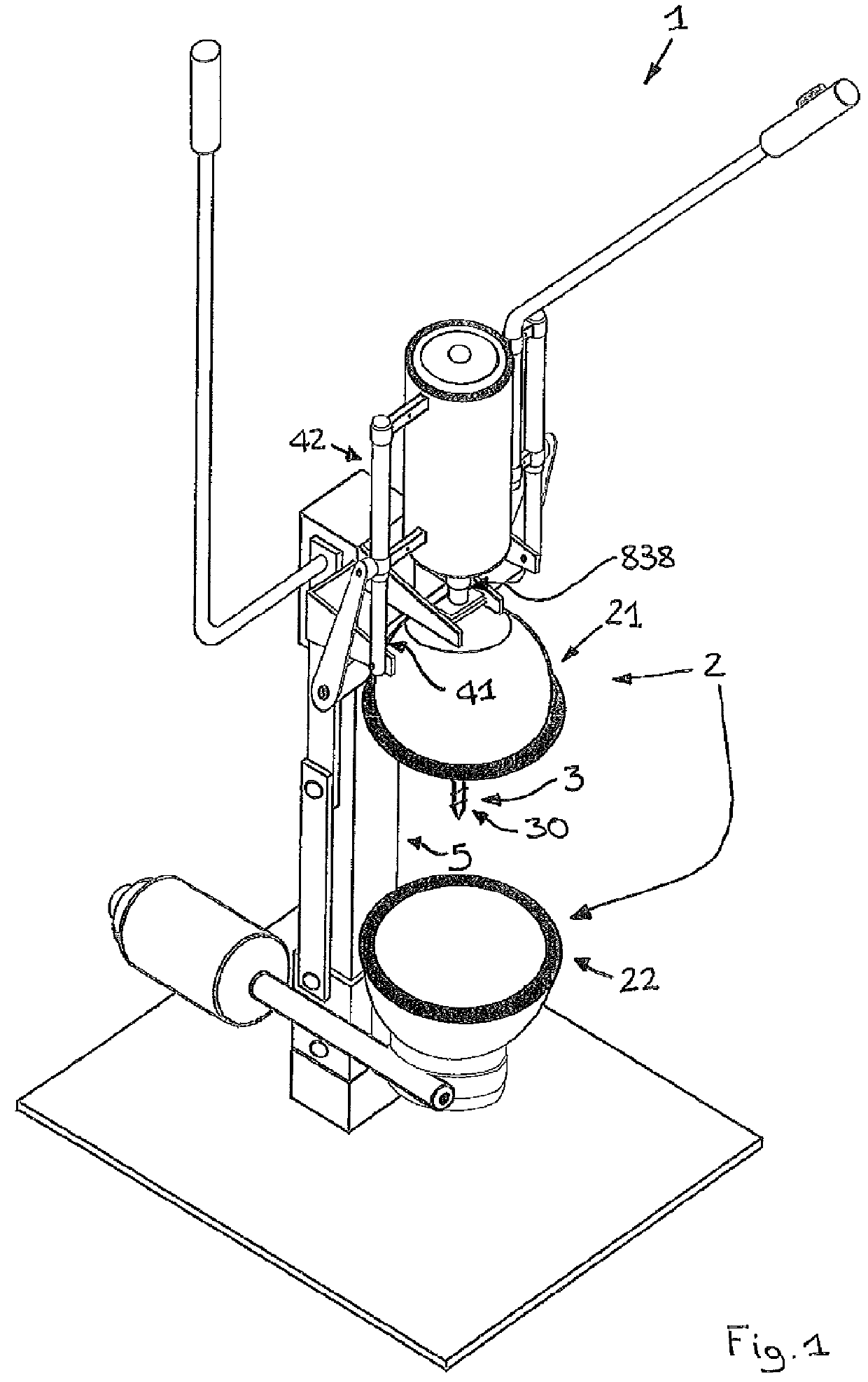 Method device for making a fruit juice and a corresponding container