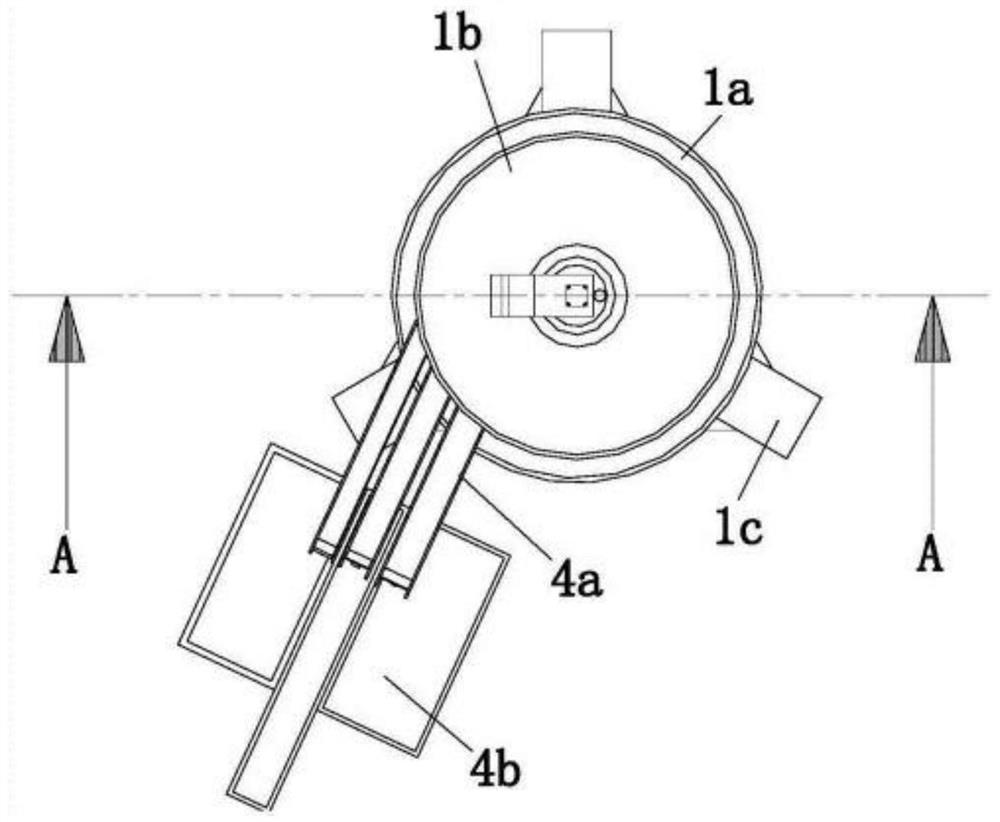 Medical bottle separating and recycling device capable of achieving automatic screening