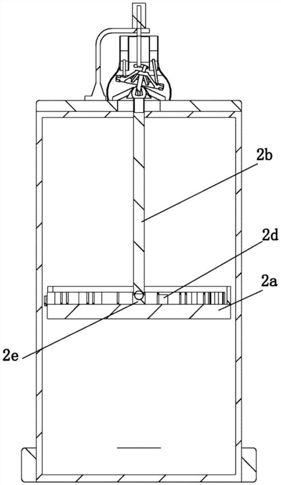 Medical bottle separating and recycling device capable of achieving automatic screening