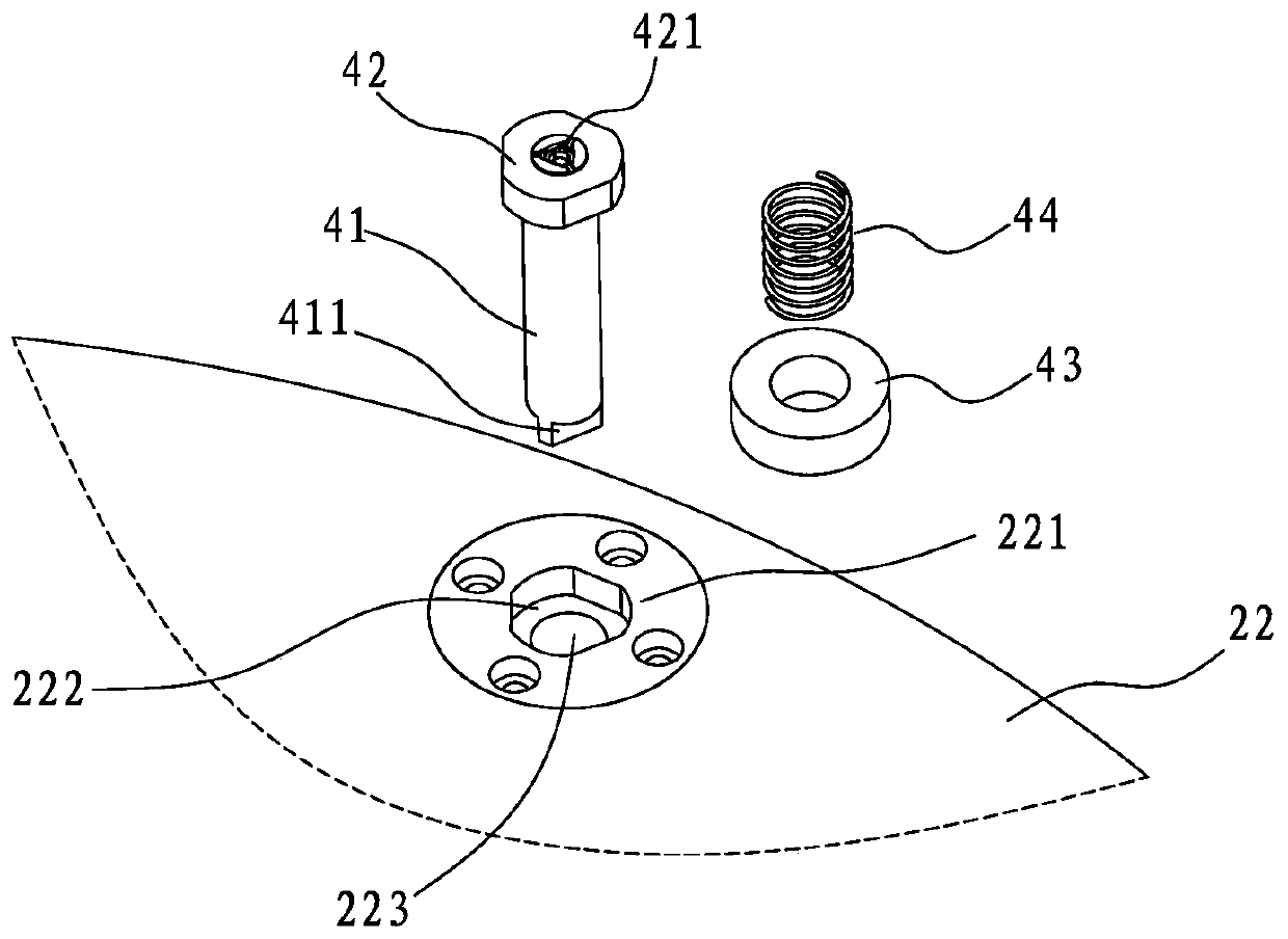 Commutator assembling machine and commutator assembling method thereof