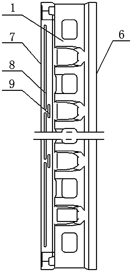 Plastic formwork with self-sealing structure and sealing method for plastic formwork