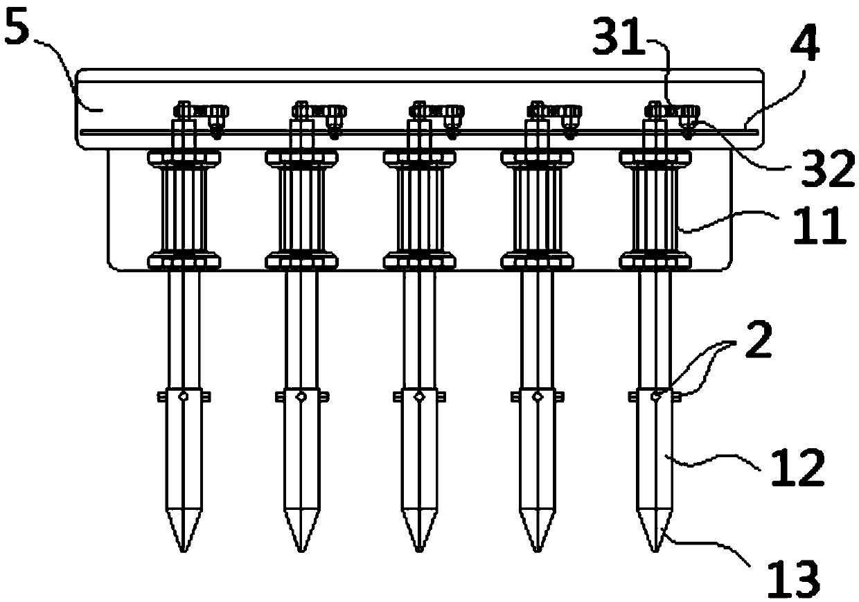 Bottle grabbing mechanism, bottle body transfer method and pharmaceutical production equipment