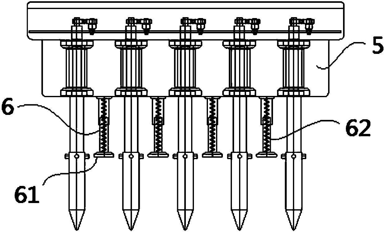 Bottle grabbing mechanism, bottle body transfer method and pharmaceutical production equipment