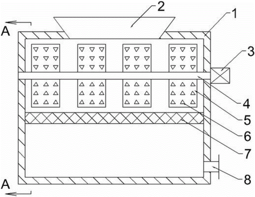 Material smashing device