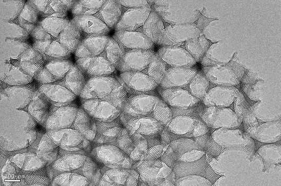 A kind of hierarchical porous catalyst and its preparation method and application