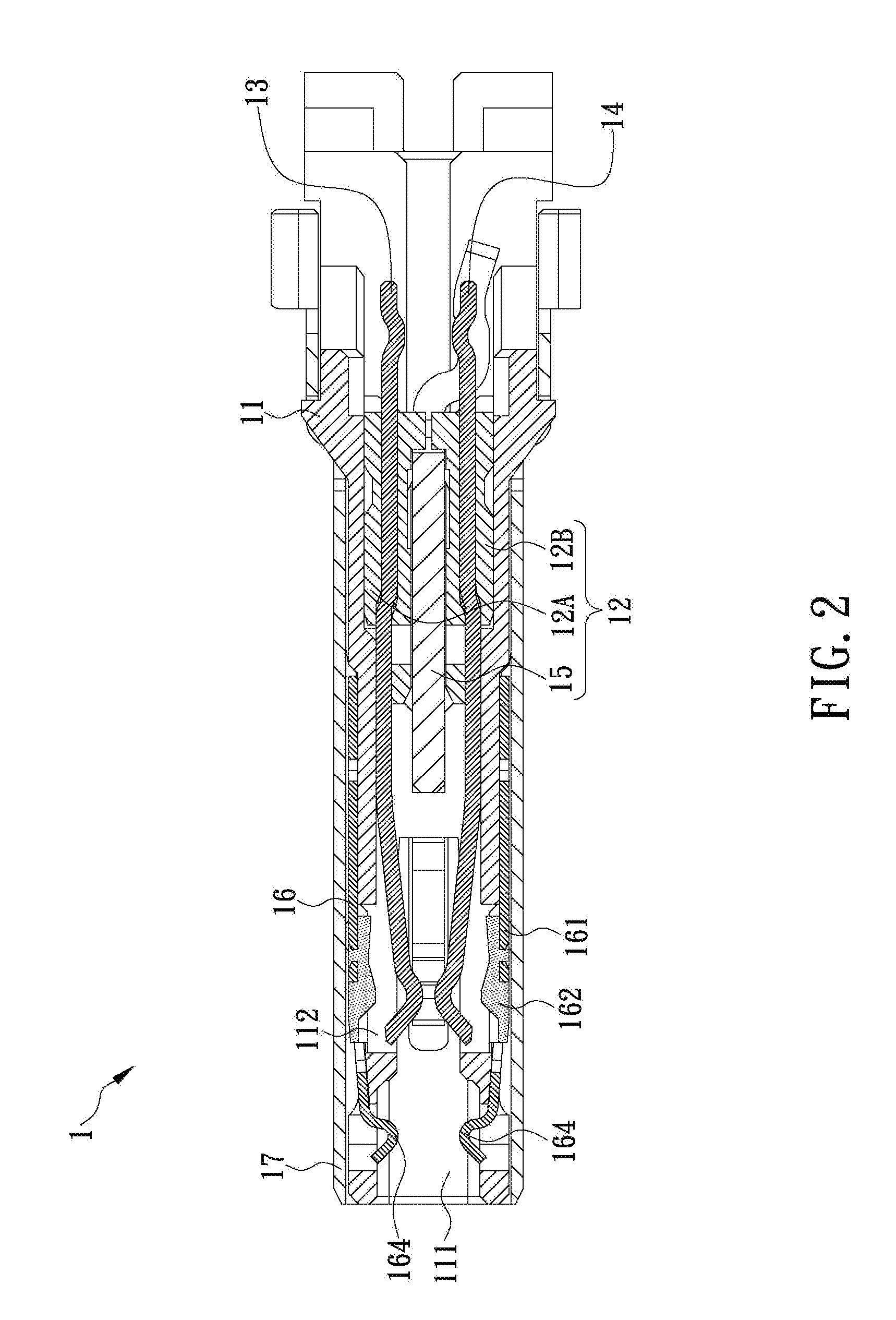 Signal connector having grounding member for pressing and preventing from short-circuit