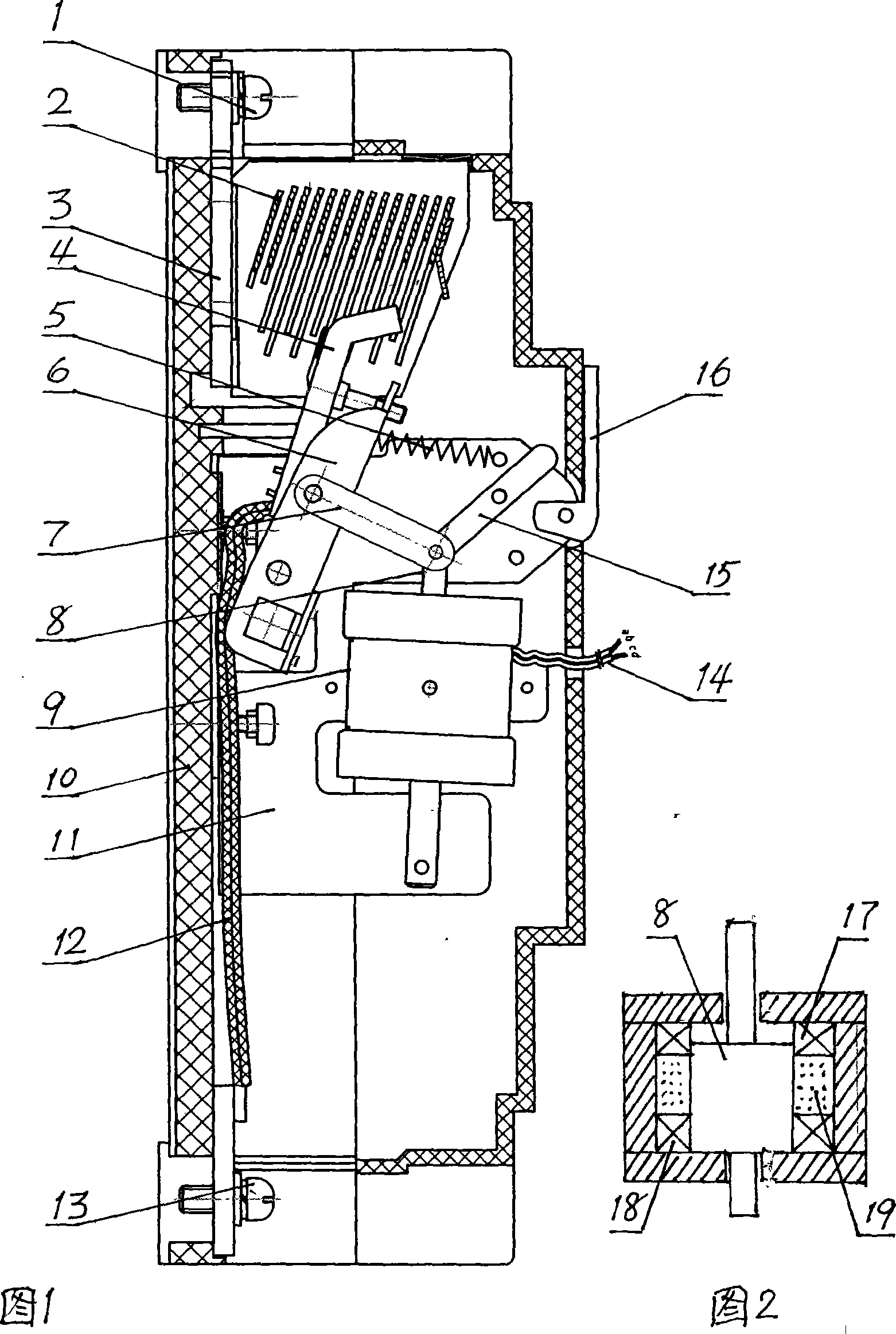 Permanent-magnetic driven low-voltage air switch with manual breaker