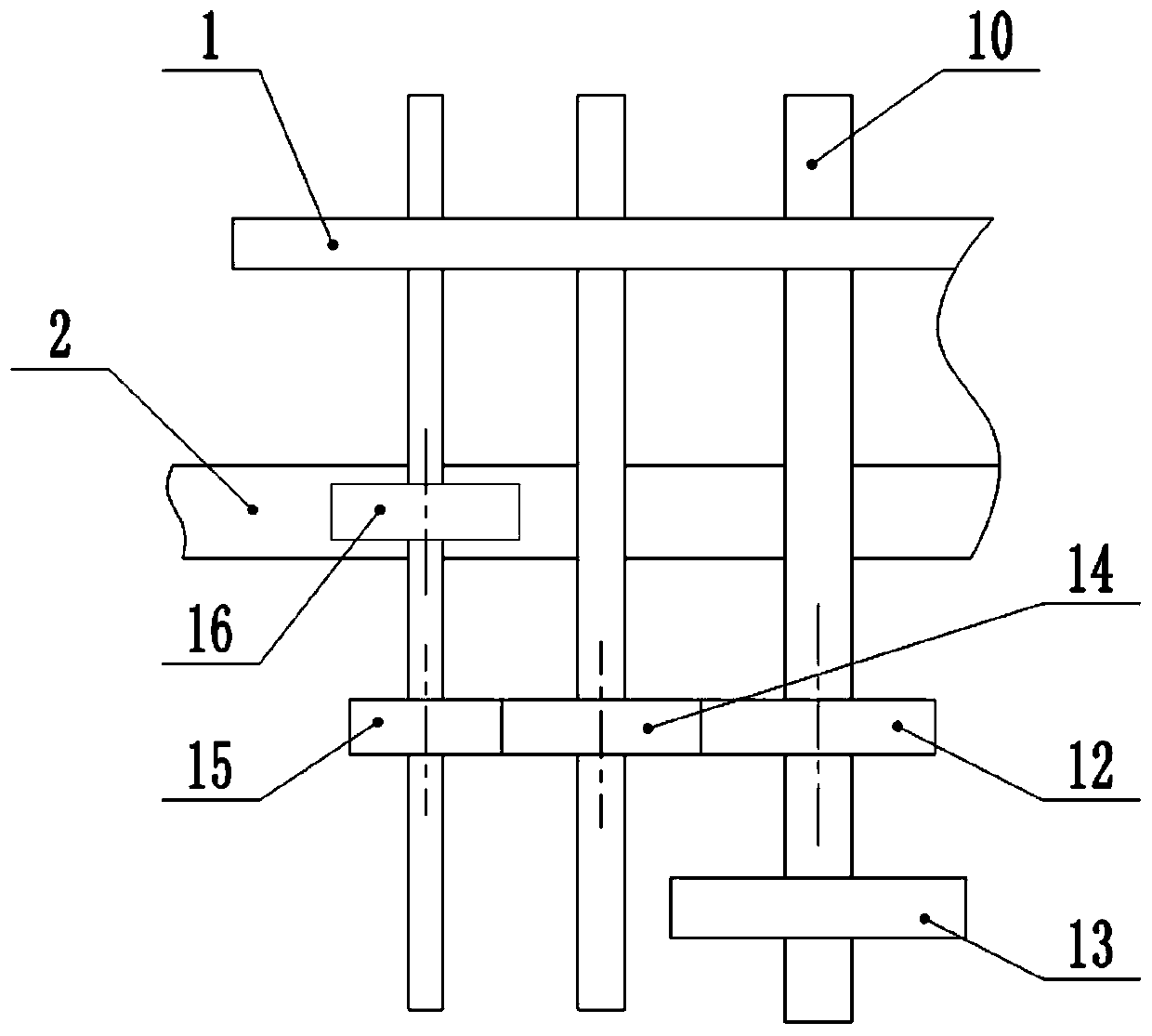 Automatic material pushing device