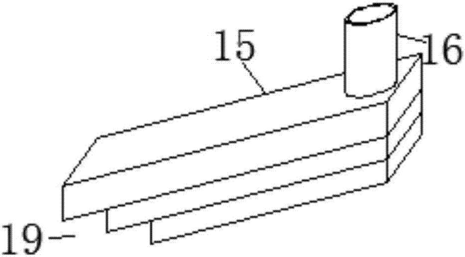 Mud-wrapped ore crushing machine facilitating feeding and screening