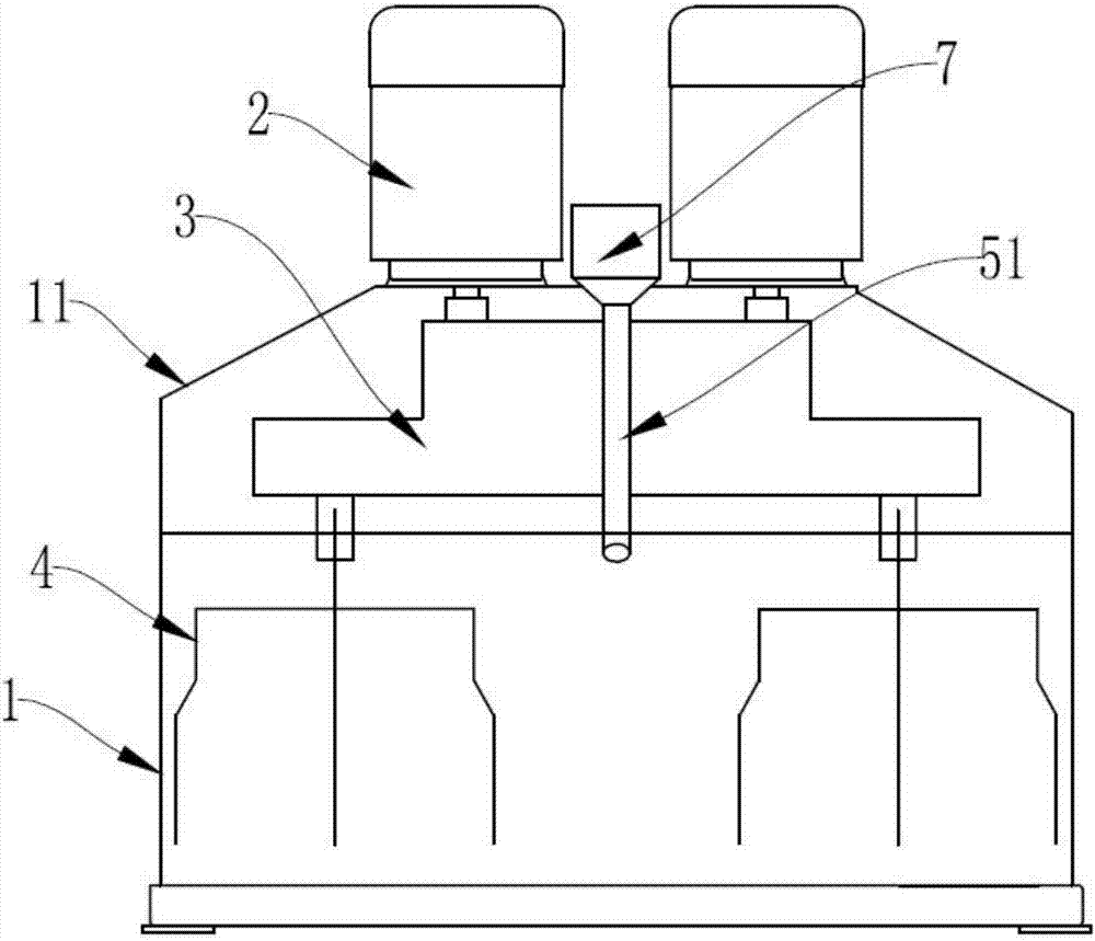 Stirring device easy to feed during operation