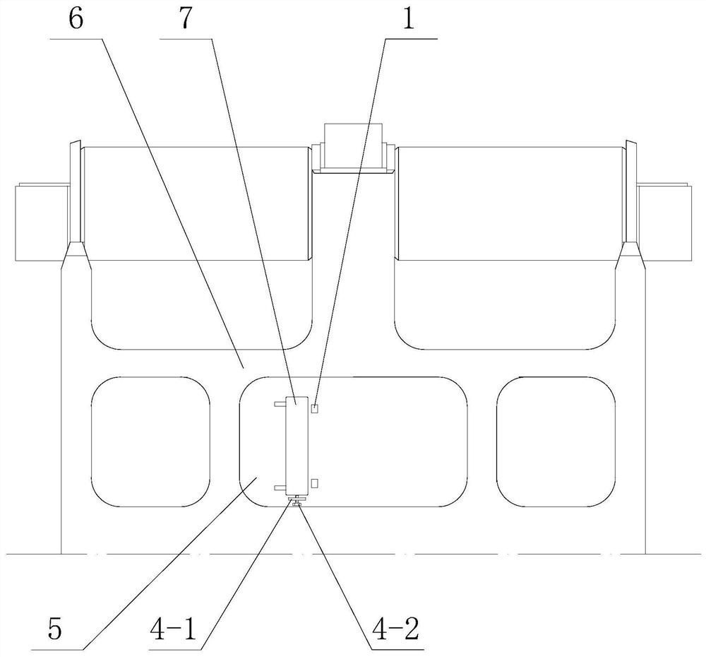 Lock rod seat welding auxiliary structure of electric shovel bucket and installation method