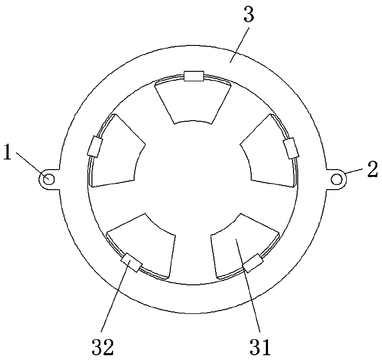 A clamping device for the fire path cover of a roasting furnace provided with a pulling mechanism