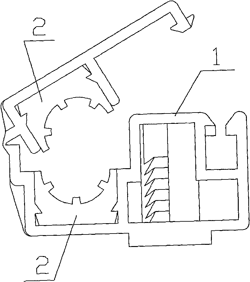 Closed type pipe clamp assembly with vibration-proof structure