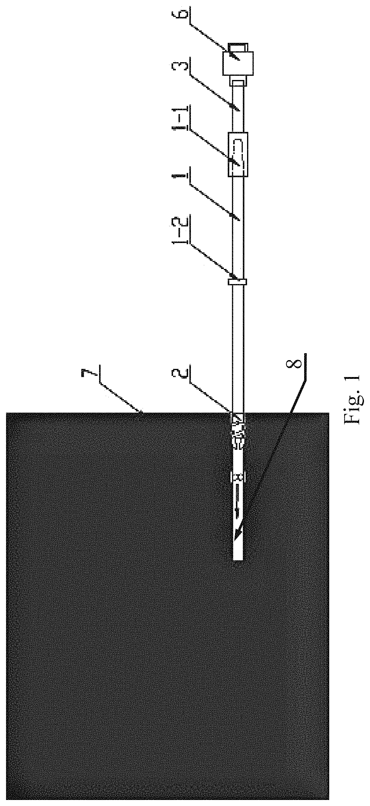 Reaming and self-rotating anchor rod and using method thereof