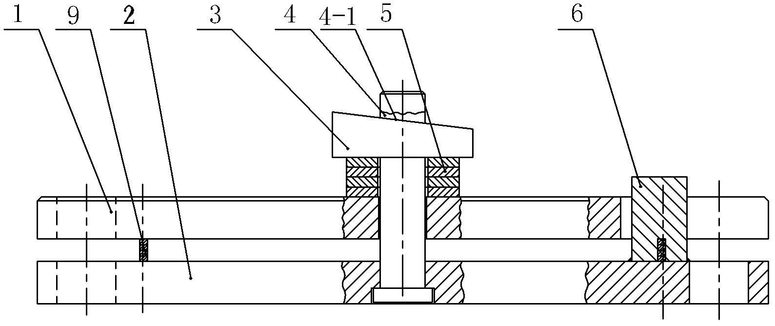 Heat shaping fixture and heat shaping method in quenching process of metal material seal ring