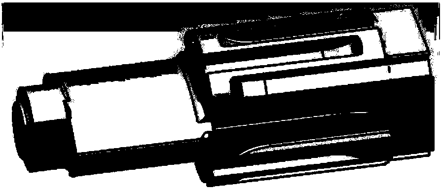 Internal fuel main pipe for double-way fuel conveying and atomization