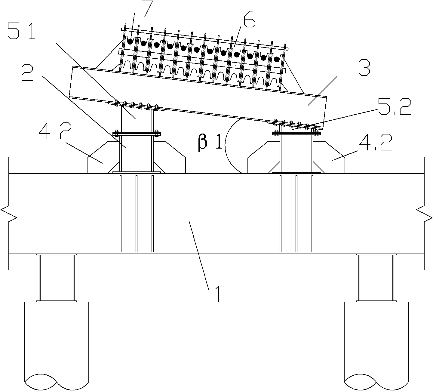 Self-balancing arc cable saddle