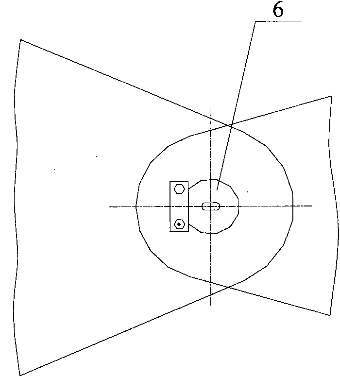 Wheel type engineering machinery and device for dismounting and mounting outrigger hinge pins thereof