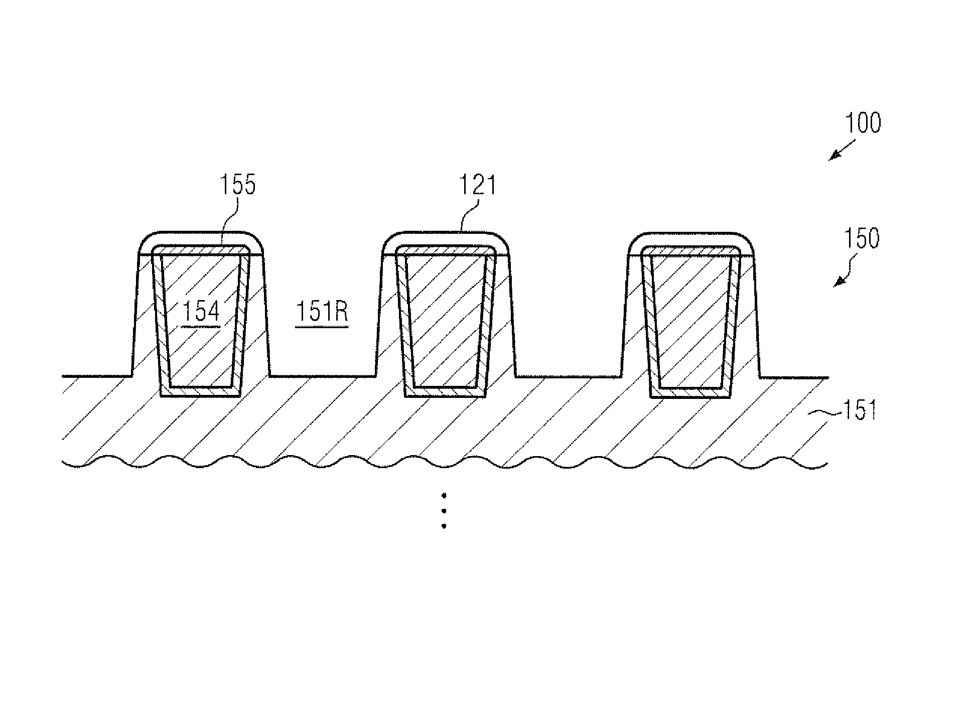 Microstructure device including a metallization structure with self-aligned air gaps between closely spaced metal lines