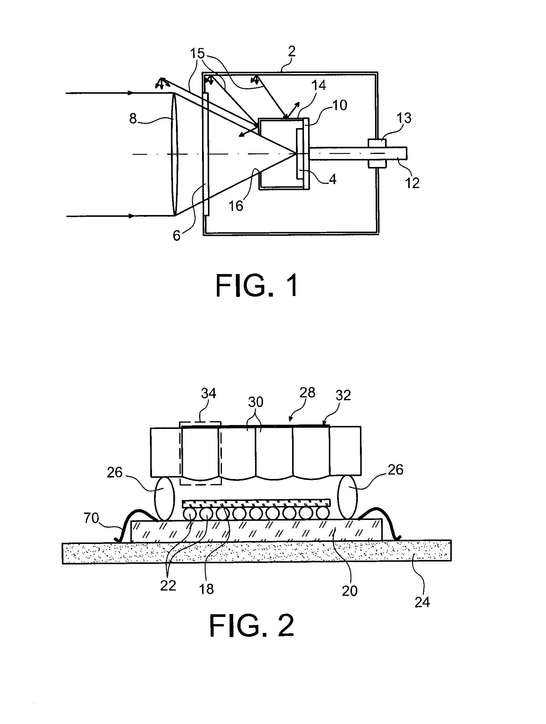 Infrared imagery device with integrated shield against parasite infrared radiation and method of manufacturing the device