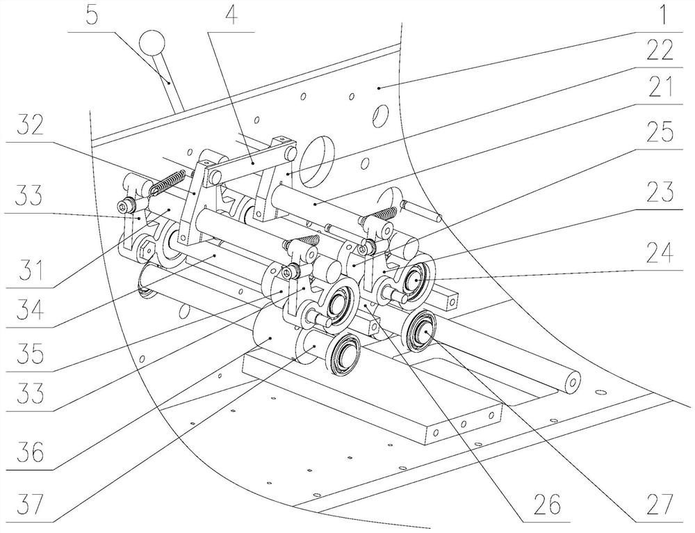 Traction pinch roller pressure adjusting mechanism