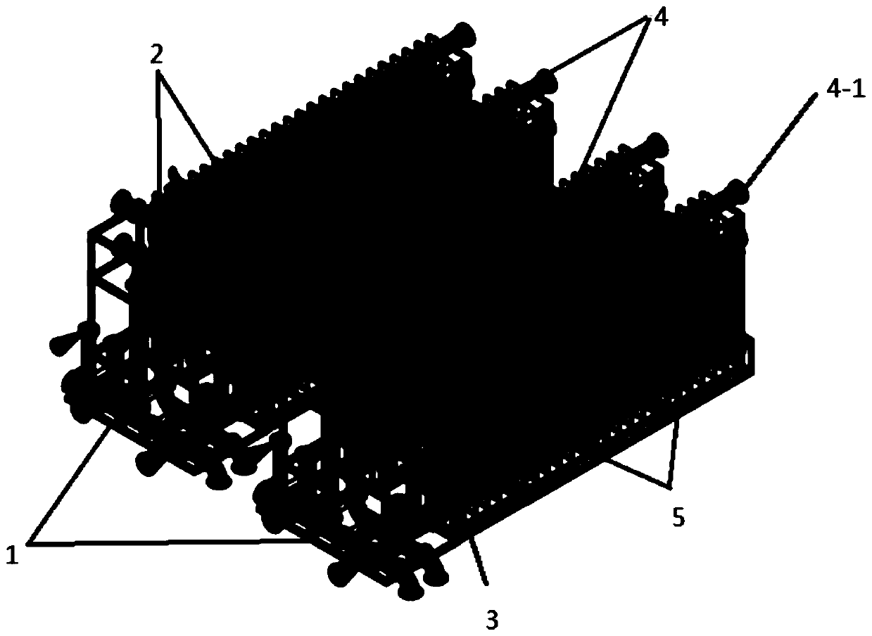 Ultrafiltration device for improving uniformity of water distribution at large flow rate