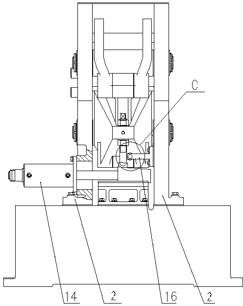 Radial synchronous-adjusting mechanism for roller of pipe mill