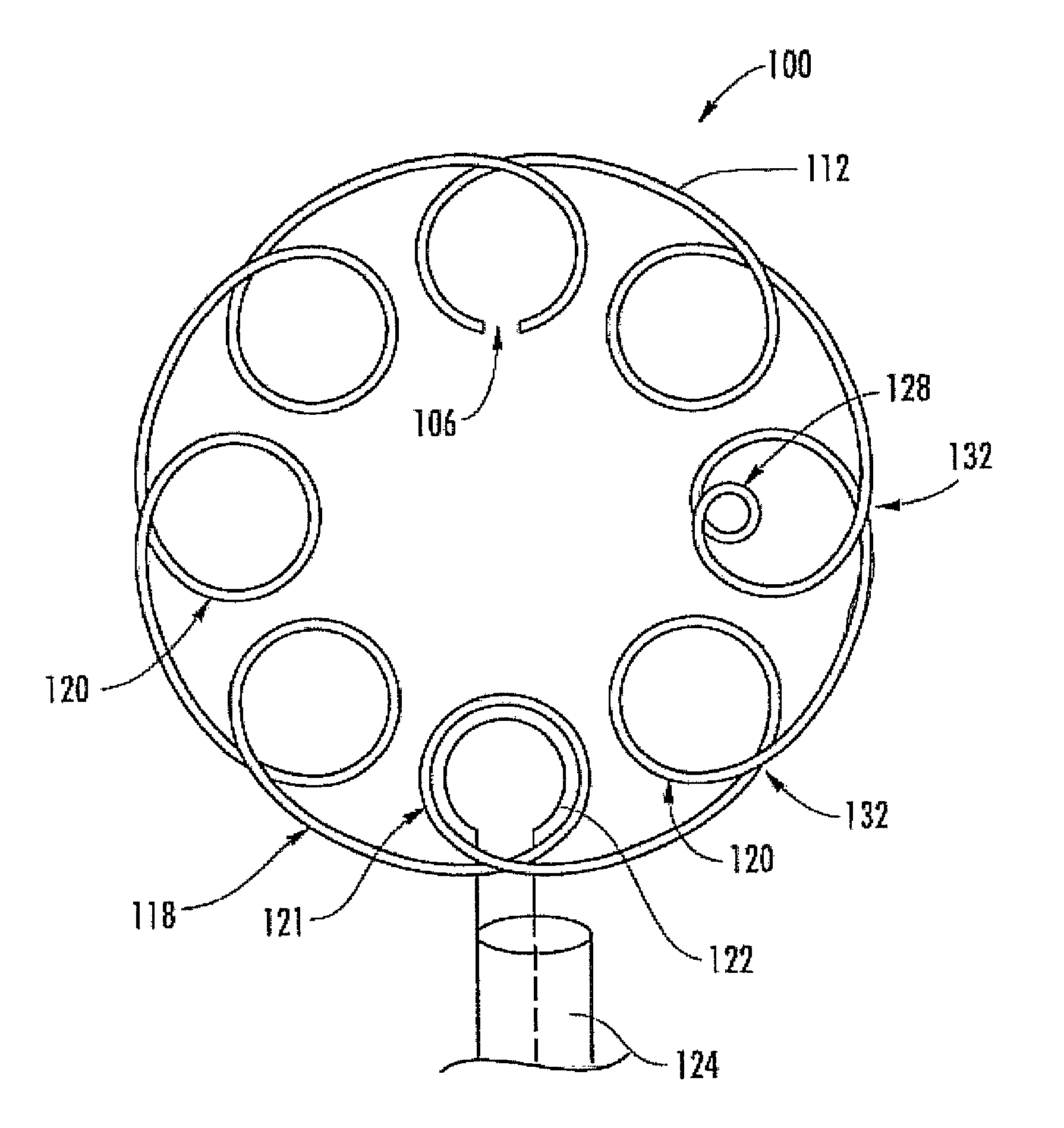 Planar communications antenna having an epicyclic structure and isotropic radiation, and associated methods