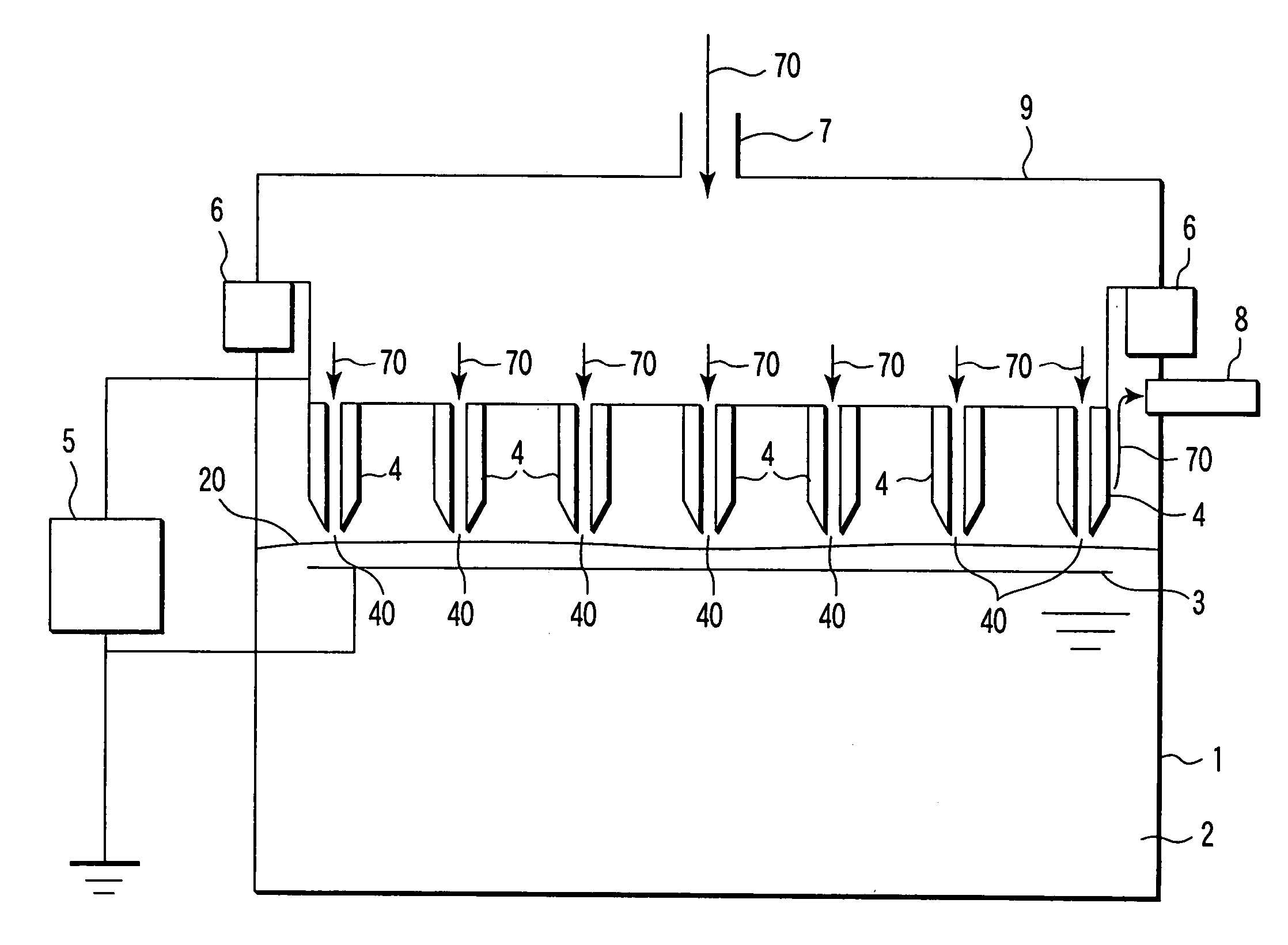 Apparatus for decomposing organic matter with radical treatment method using electric discharge