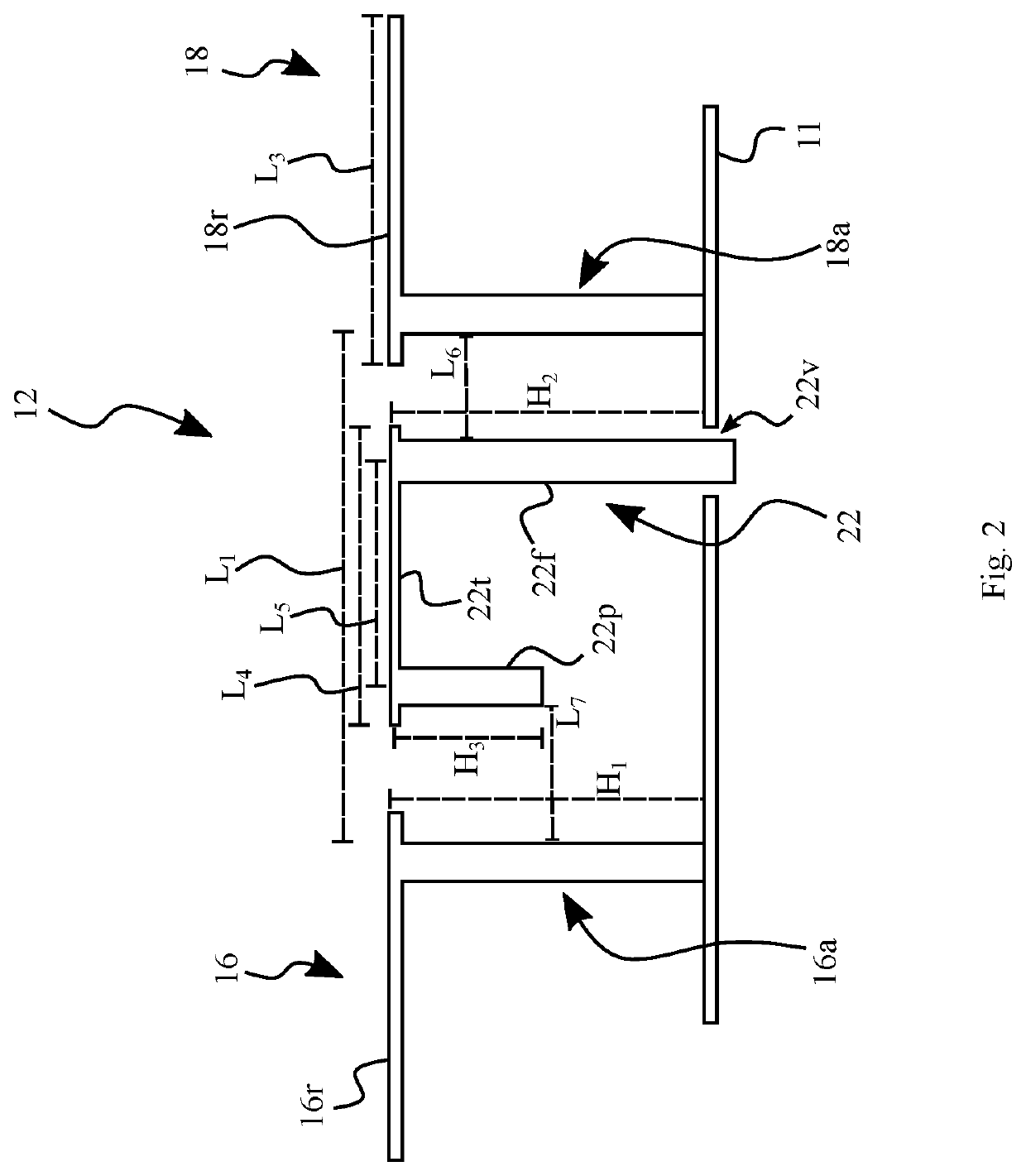 Broadband antenna having polarization dependent output