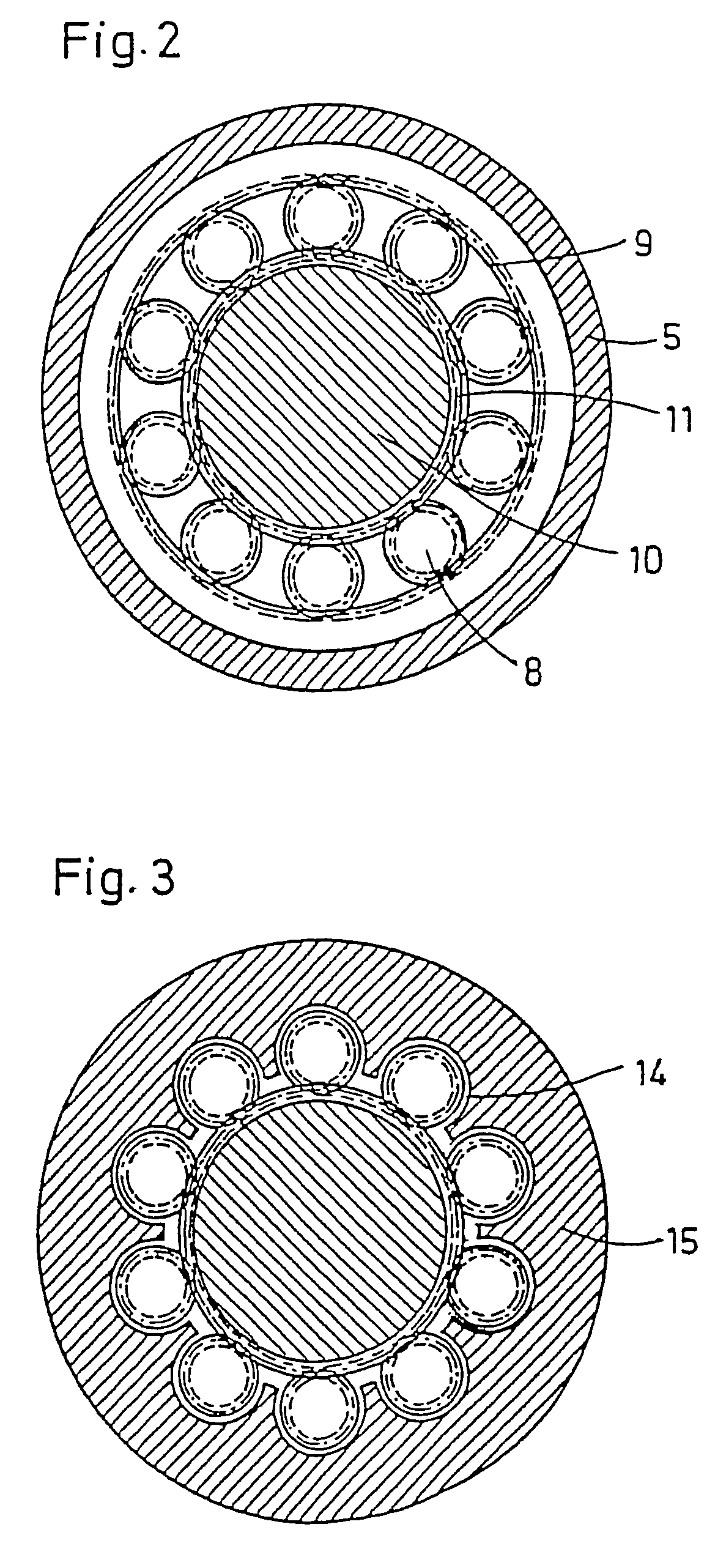 Extruder for producing molten plastic materials