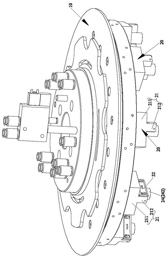 Material cutting and feeding device of cap making machine