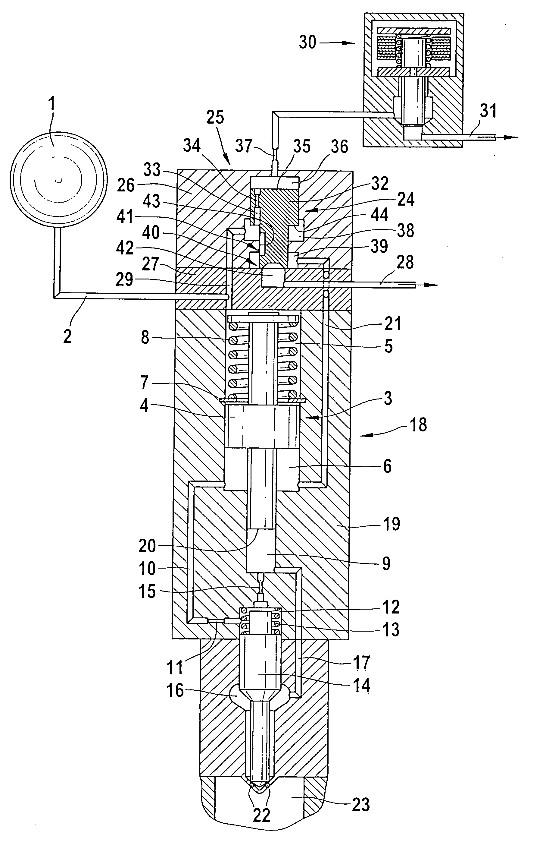 Fuel injector provided with provided with a pressure transmitter controlled by a servo valve