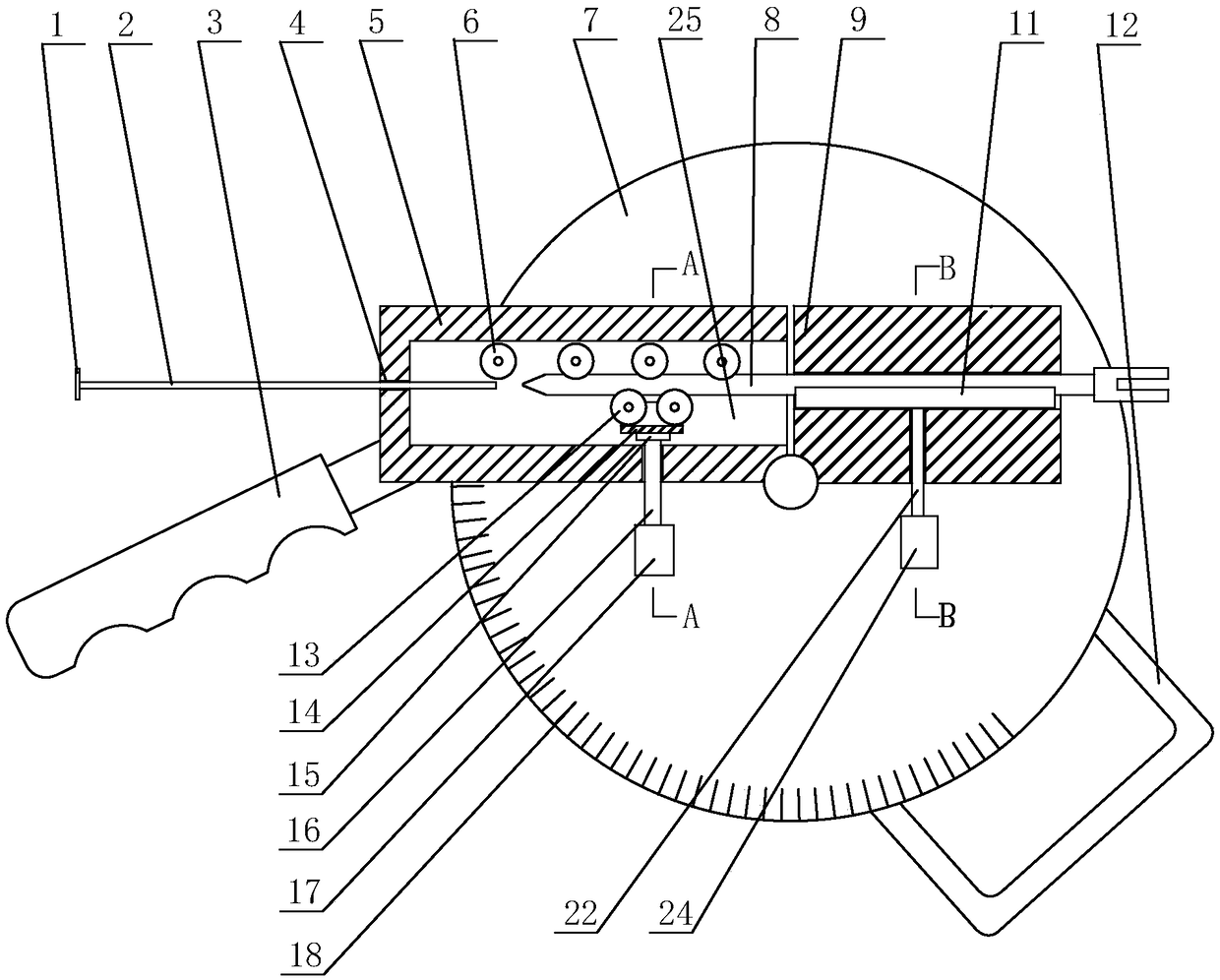 Bending device for fixing rod in spine vertebral pedicle and working method of bending device