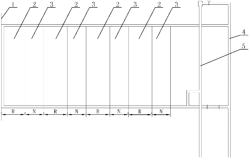 Stripped fluid expansion filling mining method for below middle thick coal seam