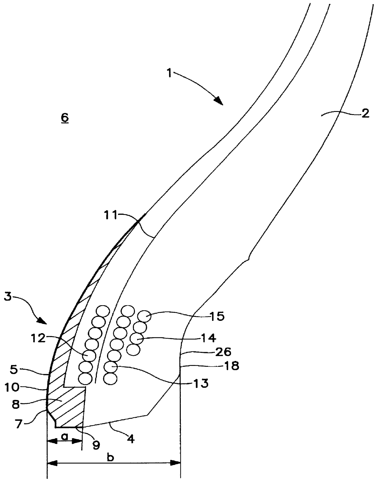 Tire with beads designed to ease removal from rim