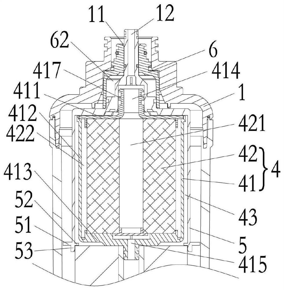 A reverse osmosis composite filter element assembly