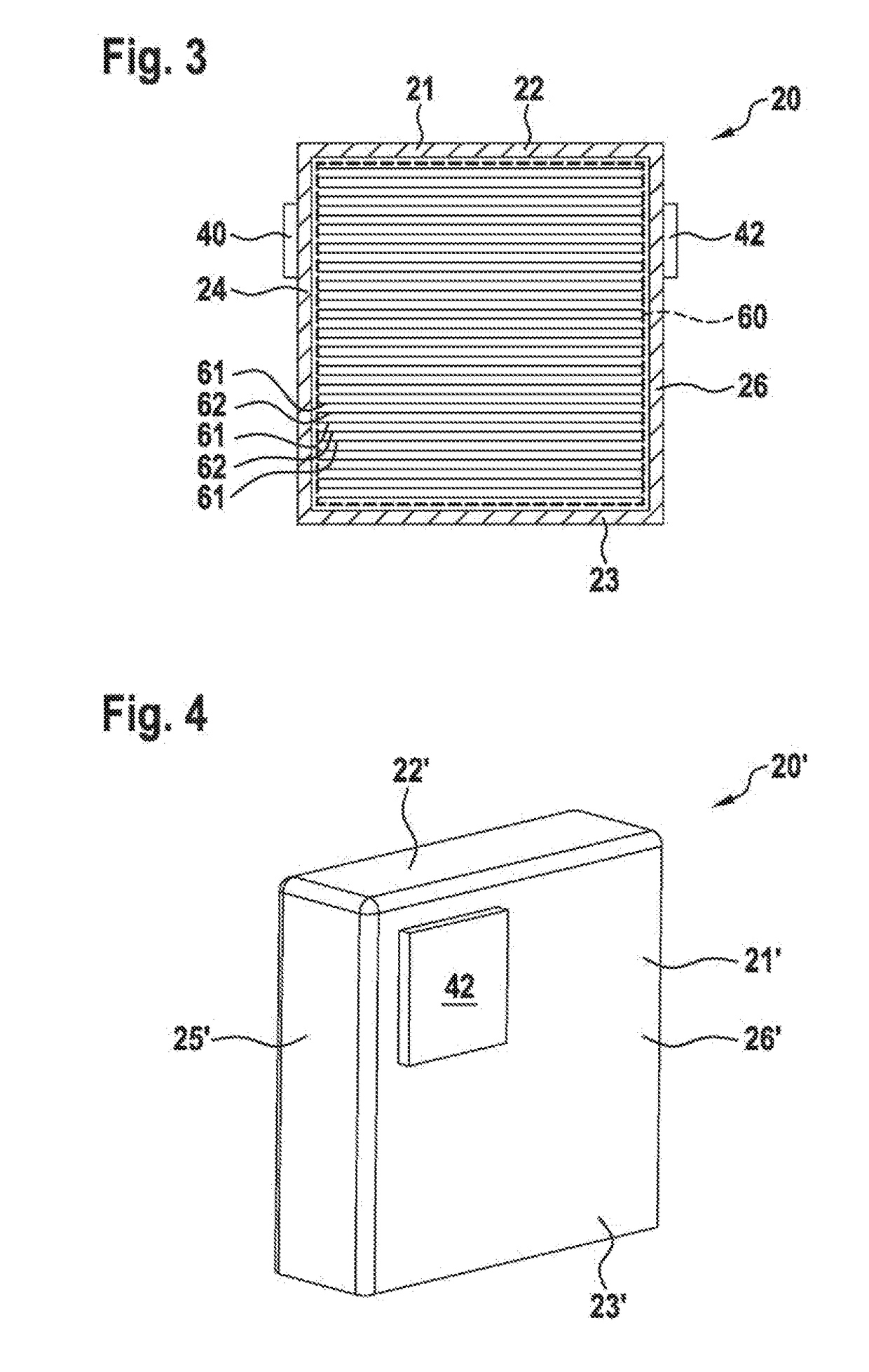 Battery terminal comprising an integrated spring or a flexible pad