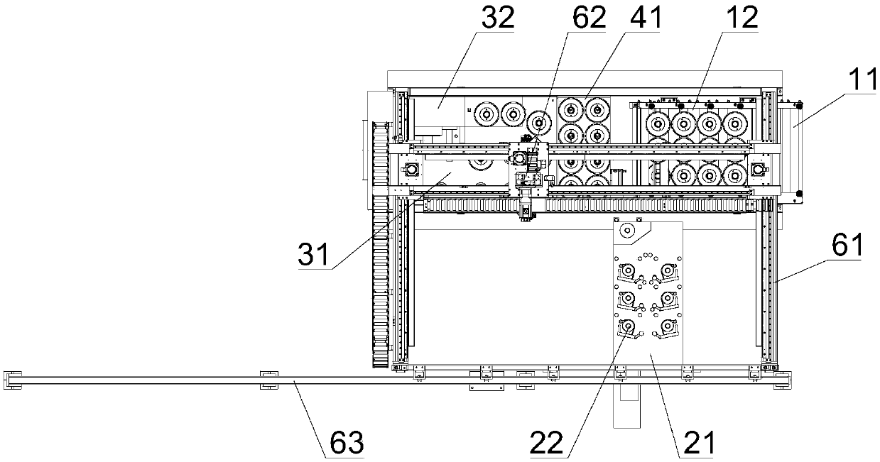 Automatic carrying device of material rolling spool