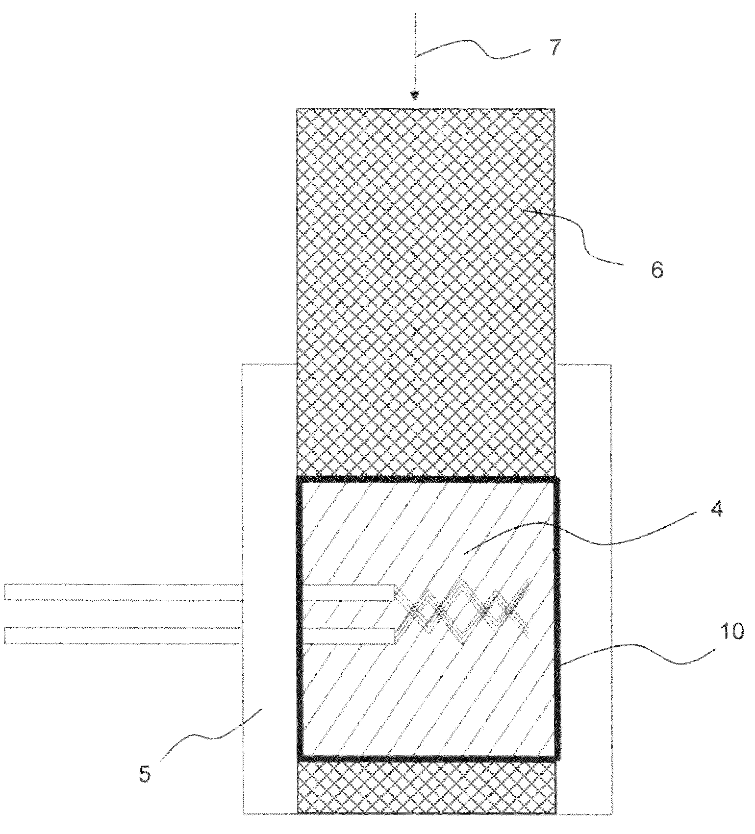 Superconducting connection between MgB2 superconducting wires via a compressed element made from HTS powder