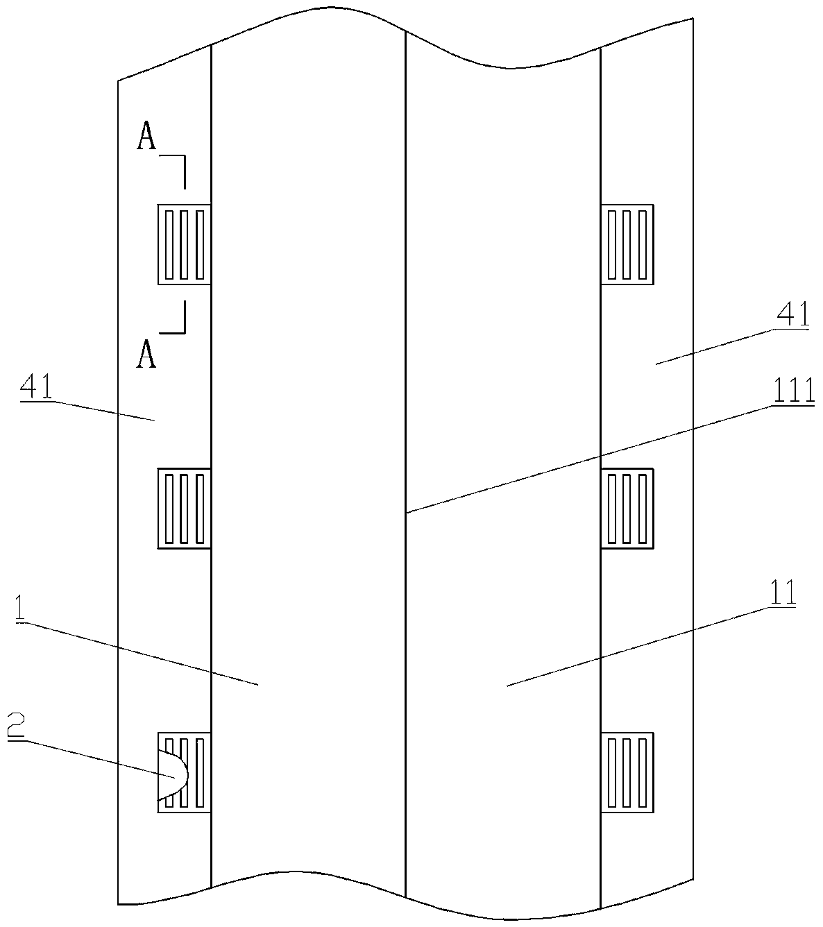 Asphalt concrete road structure capable of facilitating water drainage