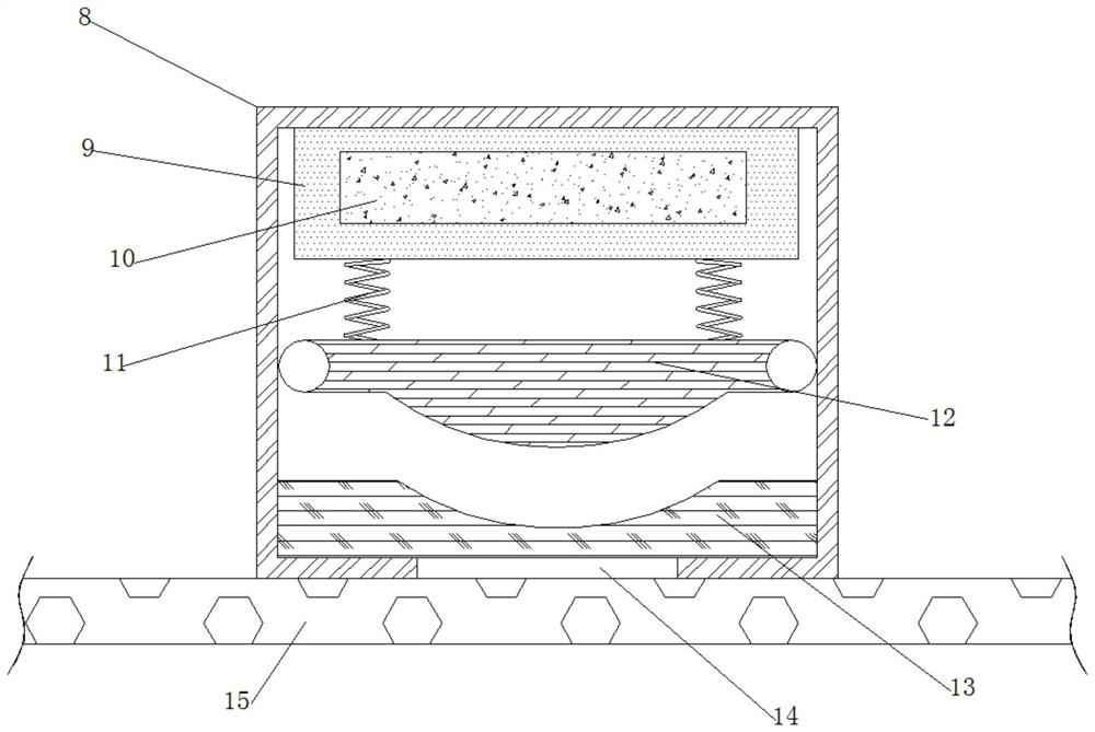 Pot cover capable of preventing boiling overflow