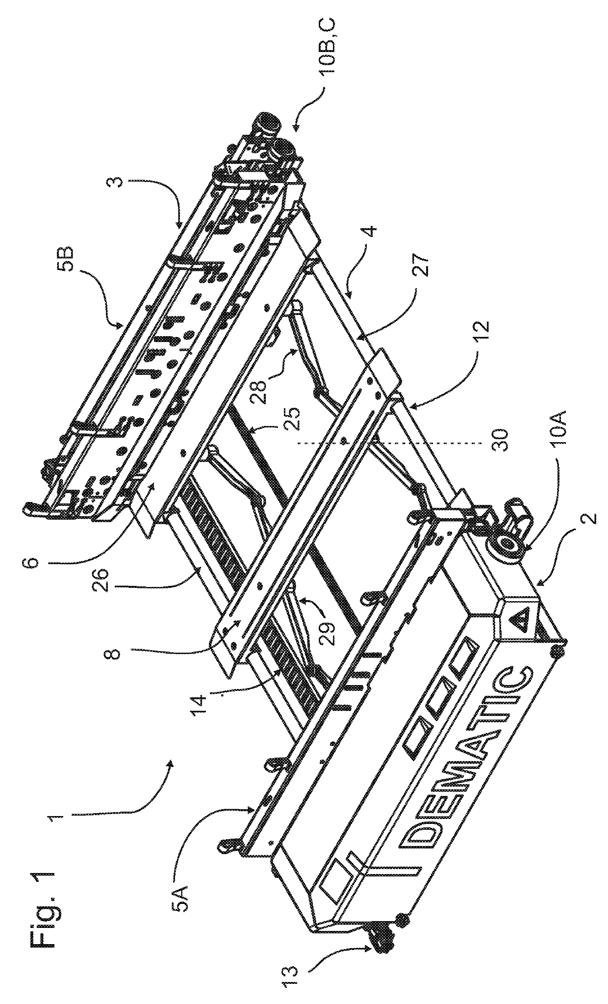 Automatically centering load support for shuttle vehicles having a variable receiving width