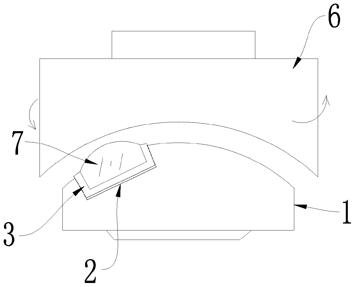 Mounting head assembly for stably clamping lens