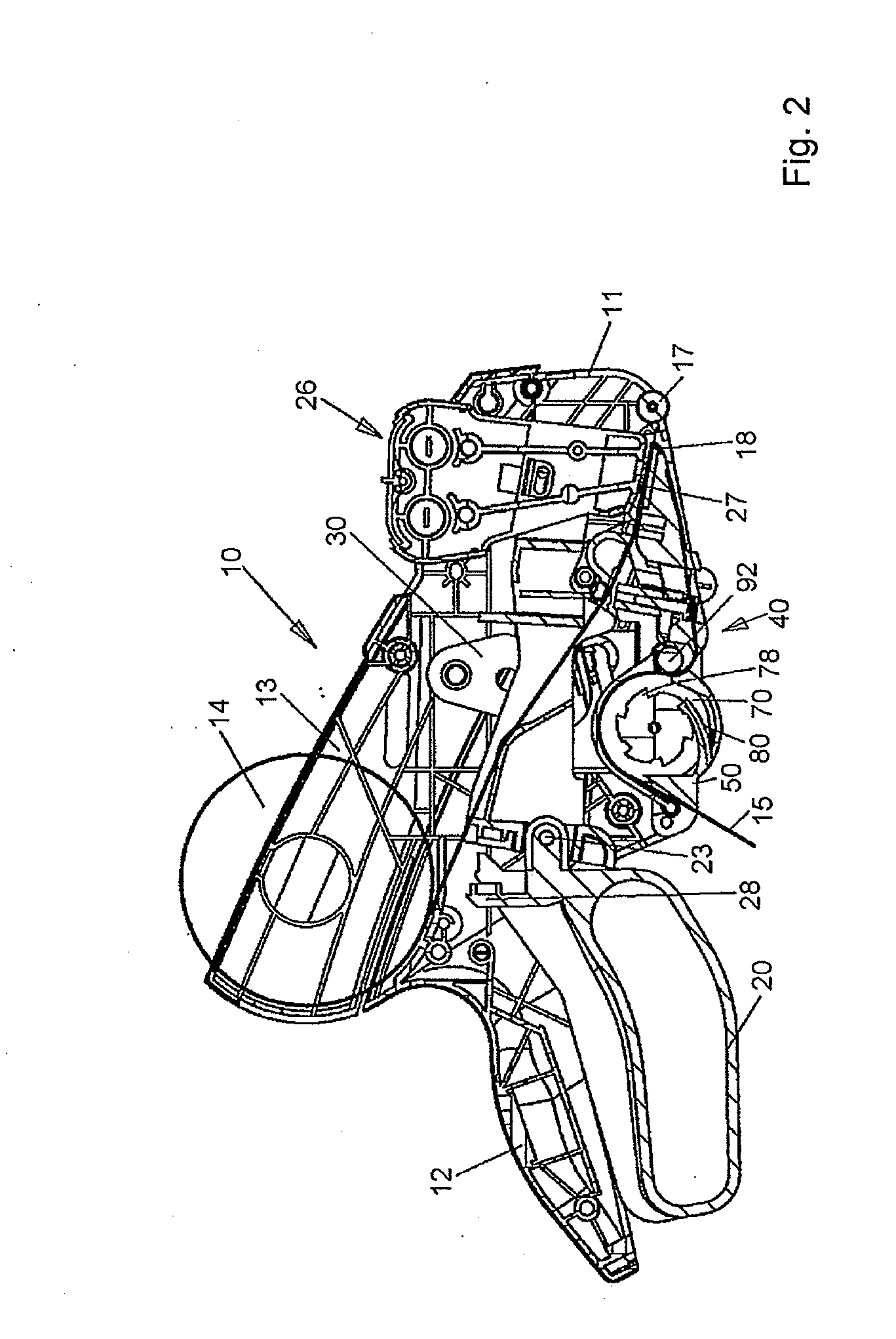 Labeling apparatus having a pivotable base plate with feed wheel